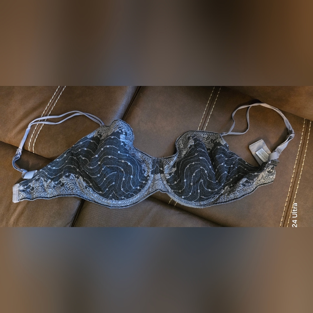 Sexy black & grey lace Bra size 34 DD Wacoal brand